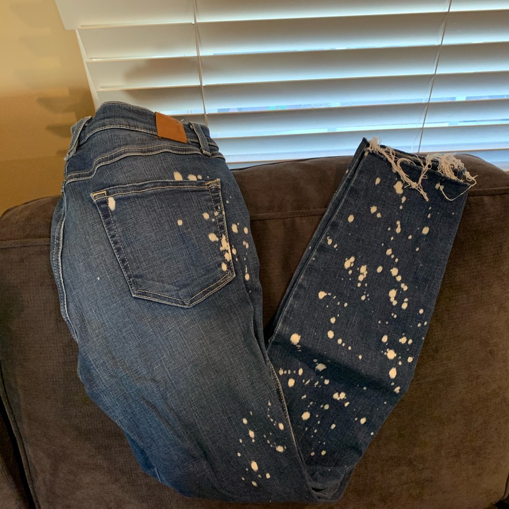 Level 99 distressed bleached skinny jean size 28